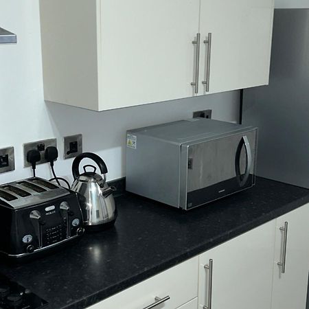 Lovely 1 Bed Apartment In Salford Manchester Esterno foto
