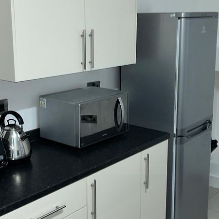 Lovely 1 Bed Apartment In Salford Manchester Esterno foto
